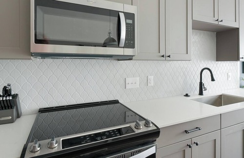 Houston Apartment | Landing | Stunning 1BD, Pool, Courtyard