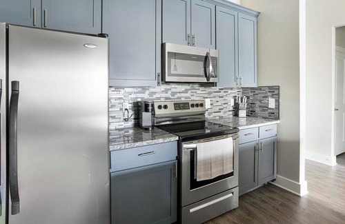 Nassau Bay Apartment | Landing | Stunning 2BD, Gym, Pool