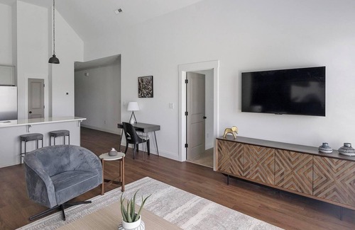 Athens Apartment | Landing | Stunning 2BD, Clubhouse, Gym