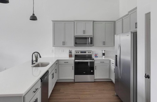 Athens Apartment | Landing | Stunning 2BD, Clubhouse, Gym