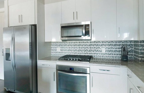 Houston Apartment | Landing | Stunning 2BD, Gym, Tennis Court