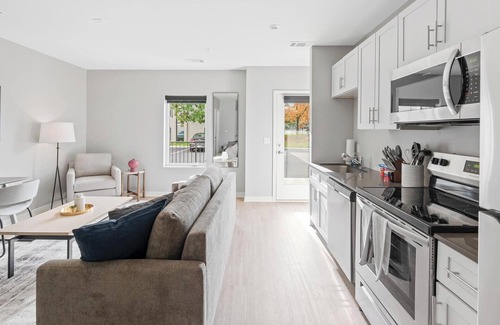 Nashville Apartment | Landing | Stylish 1BD, Clubhouse, Gym