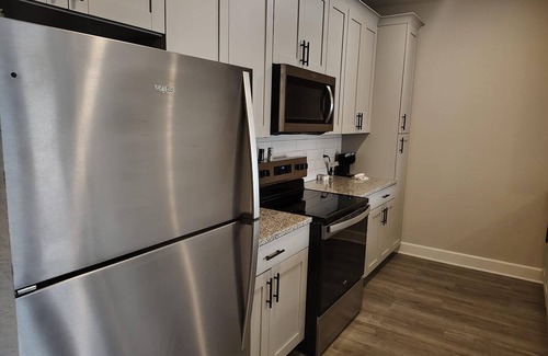 Newberry Apartment | Landing | Stylish 1BD, Pool, Gym