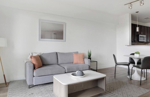 Park Central Apartment | Landing | Stylish 1BD, Pool, Gym