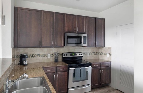 Park Central Apartment | Landing | Stylish 1BD, Pool, Gym