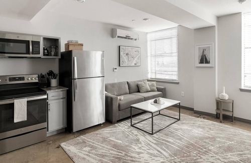 Central City Apartment | Landing | Stylish 1BD, Gym