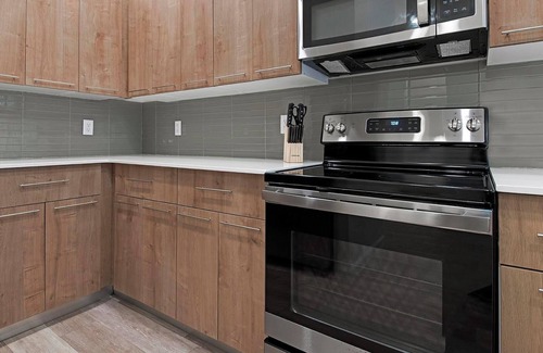 Florida Center Apartment | Landing | Stylish 1BD, Yoga Studio, Pool