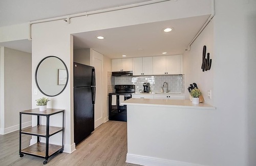 St. Petersburg Apartment | Landing | Stylish 2BD, Courtyard, Gym