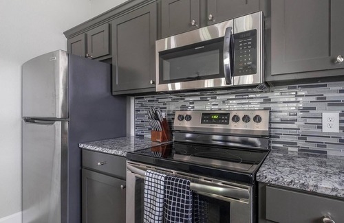Richmond Apartment | Landing | Stylish 2BD, Clubhouse, Gym