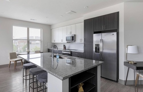McKinney Apartment | Landing | Stylish 2BD, Gym, Clubhouse