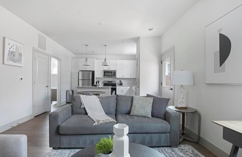 Tarrant County Apartment | Landing | Stylish 2BD, Gym, Clubhouse
