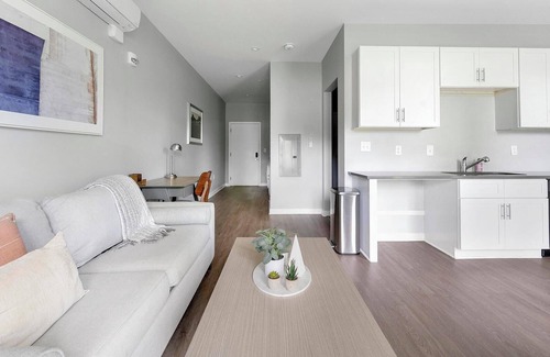 Nashville Apartment | Landing | Stylish Studio, Pool, Gym