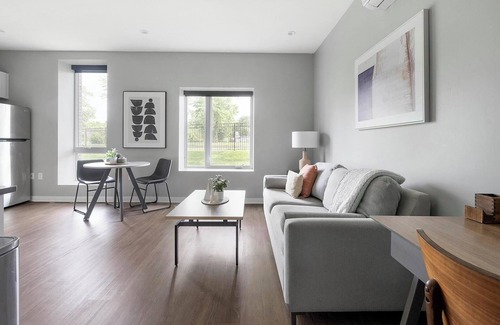 Nashville Apartment | Landing | Stylish Studio, Pool, Gym