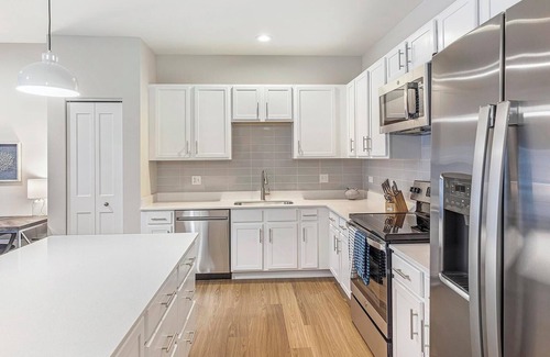 Willow Springs Apartment | Landing | Stylish 2BD, Gym, Clubhouse