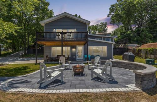 Portage Lakes House | Landmark Lakehouse - luxury living in PLX