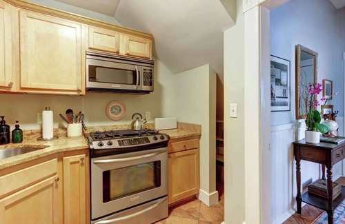 Hitch Village - Fred Wessels Homes Apartment | Landre’s Place @ Trustees’ Garden, | Historic