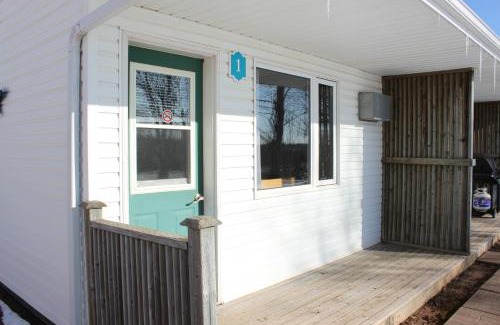 Montague Hotel | Lanes Riverhouse Inn & Cottages