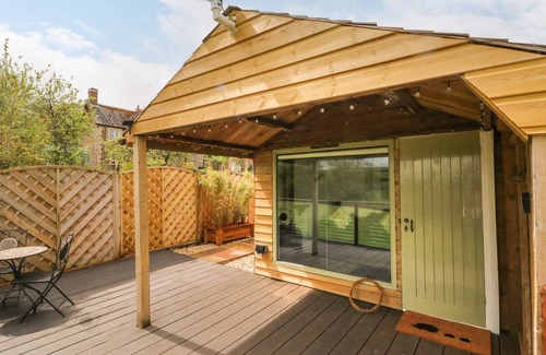 East Portlemouth Cottage | LANGDALE LODGE, pet friendly, with open fire in Sampford Courtenay