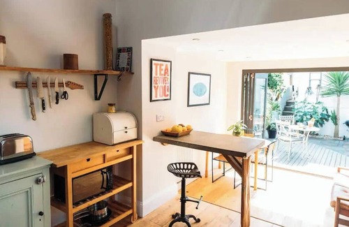 Mylor Churchtown Apartment | 'Langton' - Best Views in Falmouth!