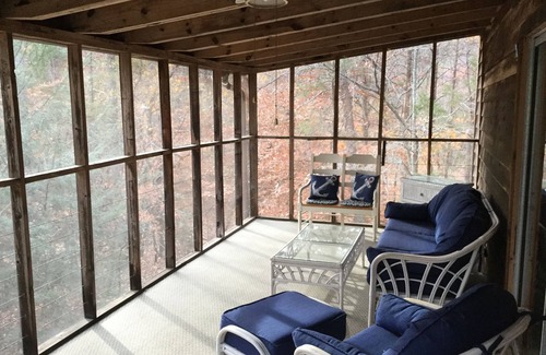 Dawsonville House | Lanier Waterfront Cabin retreat. GA mountains, 5Br w/Dock, Grill, Fire pit +more