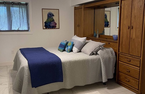 Moorefield Cabin | LanMark Farm Spacious Country Get-Away Ground Floor Suite