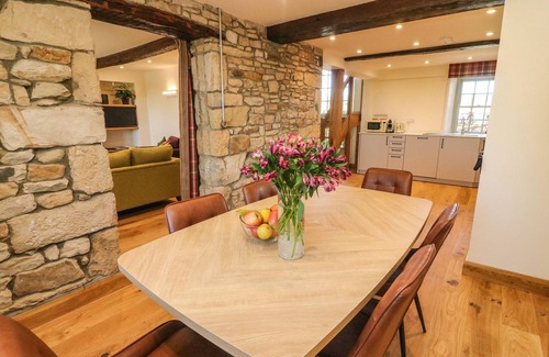 Fourstones Near Bentham Cottage | LANSHAW HOUSE, family friendly, with open fire in High Bentham