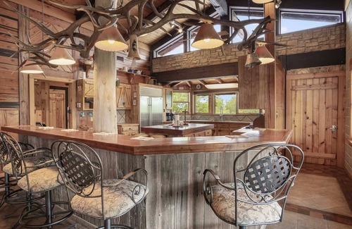 Sabinal Cabin | Lantana Lodge in Sabinal