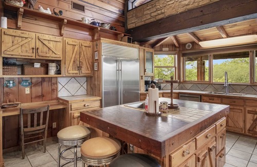 Sabinal Cabin | Lantana Lodge in Sabinal