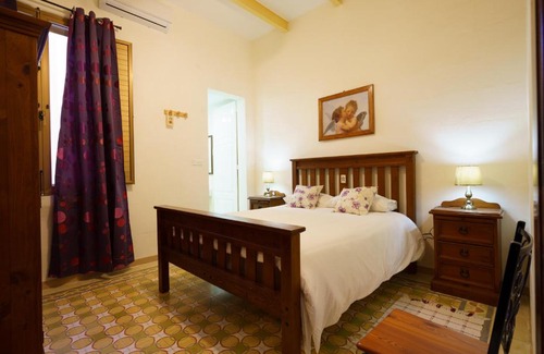 Marsalforn Bed & Breakfast | Lantern Stay
