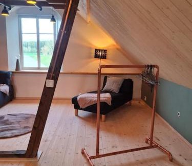 Motala Apartment | Lantligt boende i magasin