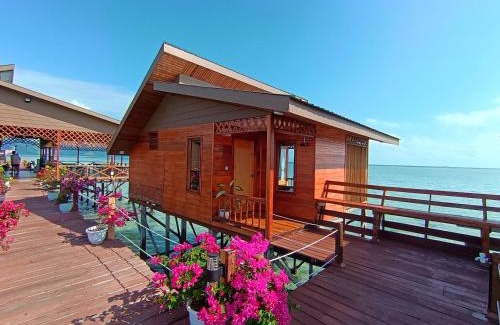 Sabah Bed & Breakfast | Larapan Water Village 仙本那乐乐棒水屋