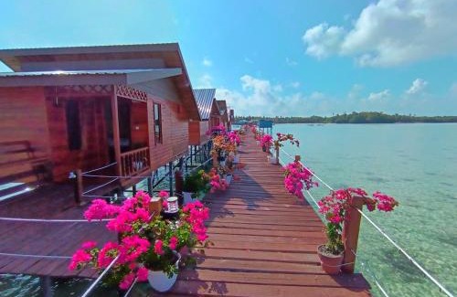 Sabah Bed & Breakfast | Larapan Water Village 仙本那乐乐棒水屋