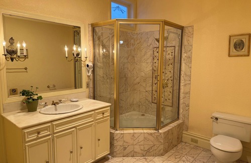 Nob Hill Hotel | Large 1 Bedroom 1 Bath located in a boutique hotel
