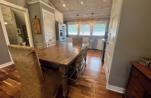 Arcadia House | Large 1 Bedroom Barndominium Loft/Arcadia Resort/HOT TUB/SAUNA