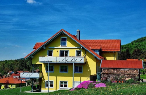Perlhutte Apartment | Large (100sqm) vacation apartment with balcony and garden
