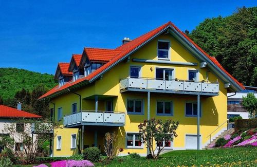 Perlhutte Apartment | Large (100sqm) vacation apartment with balcony and garden