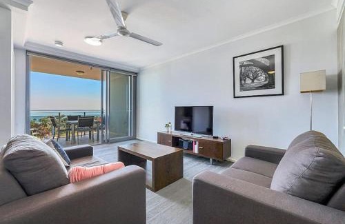Darwin City Centre Apartment | Large 11th floor City Apartment - Sea Views