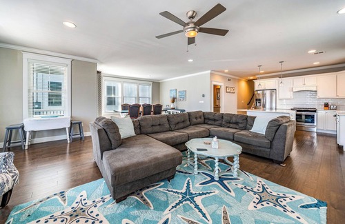North End Condo | Large 12BR & 8.5BA Condo w/Elevator! Walk everywhere