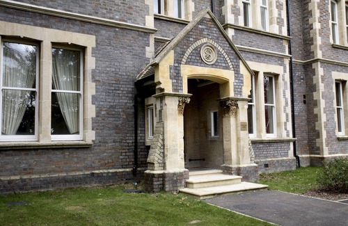 Basingstoke House | Large 2 bedroom 2 bathroom King Double - Basingstoke Serviced Apartment