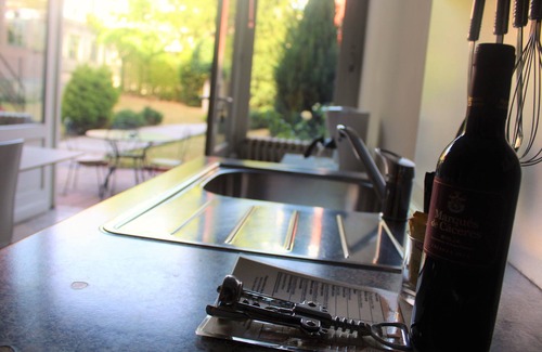 Upper Town Apartment | Large 2-Bedroom Apartment. Fully equipped. Great location!