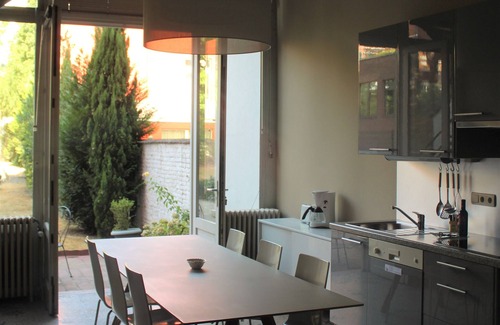 Upper Town Apartment | Large 2-Bedroom Apartment. Fully equipped. Great location!
