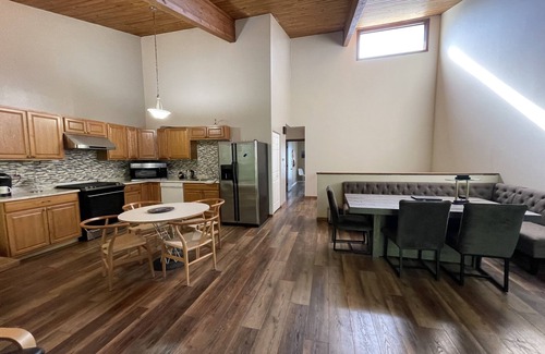 Apple Valley House | large 3 beds 2 bath Townhome with 20' high ceiling and stone fire place.