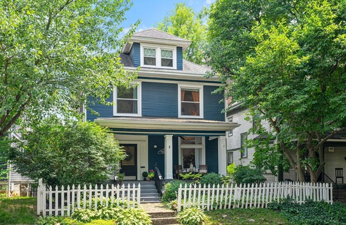Deer Park House | Large 4-bdrm historic Highlands home just steps to bars, parks and restaurants!