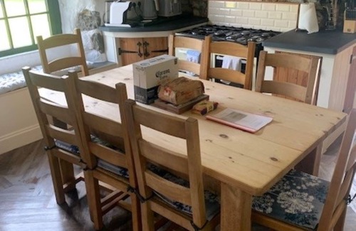 Pembroke Cottage | Large 4-bedroom dog-friendly cottage with hot-tub and stunning views out to sea