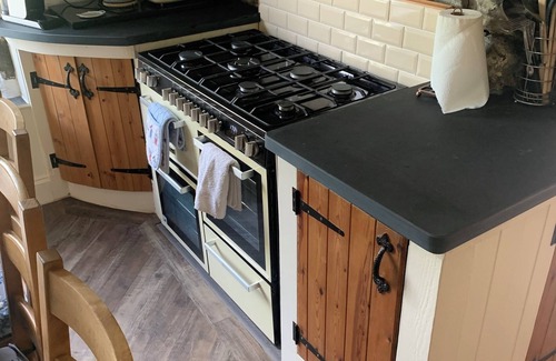 Pembroke Cottage | Large 4-bedroom dog-friendly cottage with hot-tub and stunning views out to sea