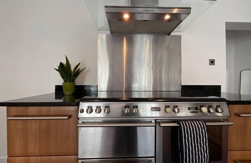 Hepworth House | Large 4 double bedroomed townhouse in central