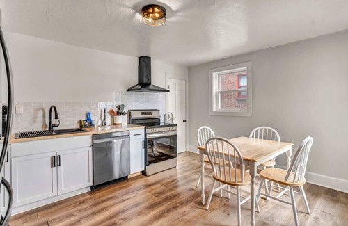 Medina House | Large 5/4 near Medina Square & Industrial Parks!