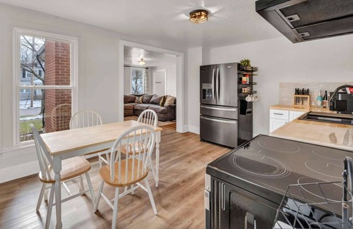 Medina House | Large 5/4 near Medina Square & Industrial Parks!