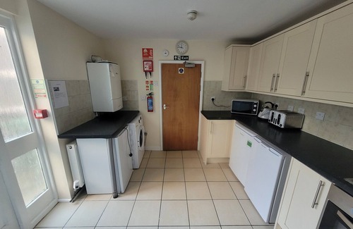Aberystwyth House | Large 5 bedroom town-centre home close to the beach, sleeps 9.