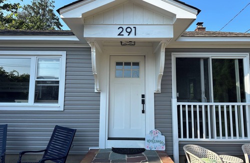 Hampton Bays House | Large 6-Bedroom 3-BR Waterfront Hamptons House, your own Private Beach in Front.